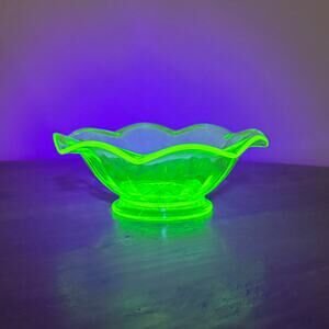 Vintage 7" Uranium Depression Green Glass Candy Dish Bowl